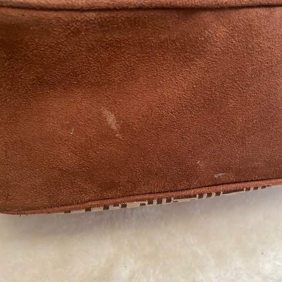 Tommy Hilfiger Monogrammed bag with minor flaws. - Picture 8 of 8